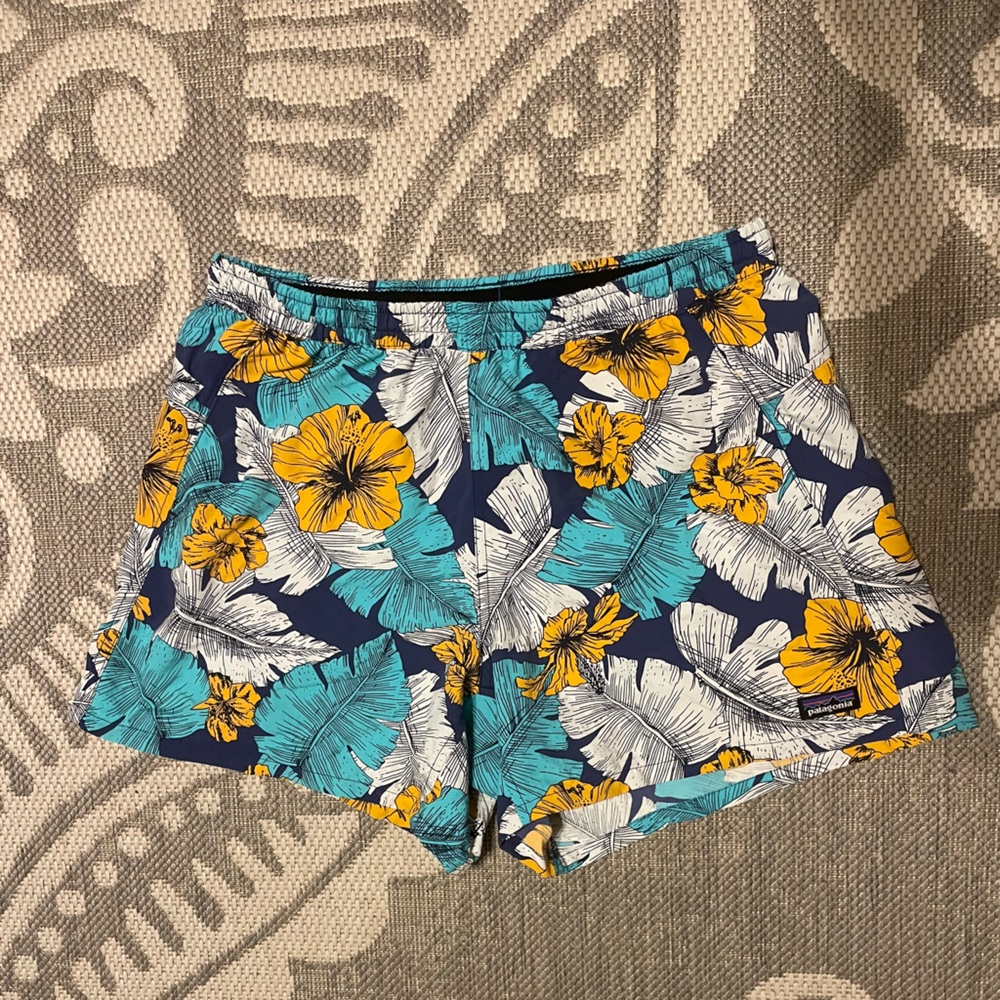 Patagonia Women's Baggies™ Shorts - 5" tropical floral print size medium